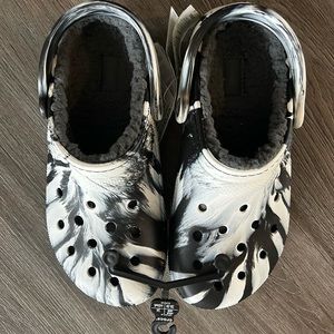 Classic lined fuzzy crocs